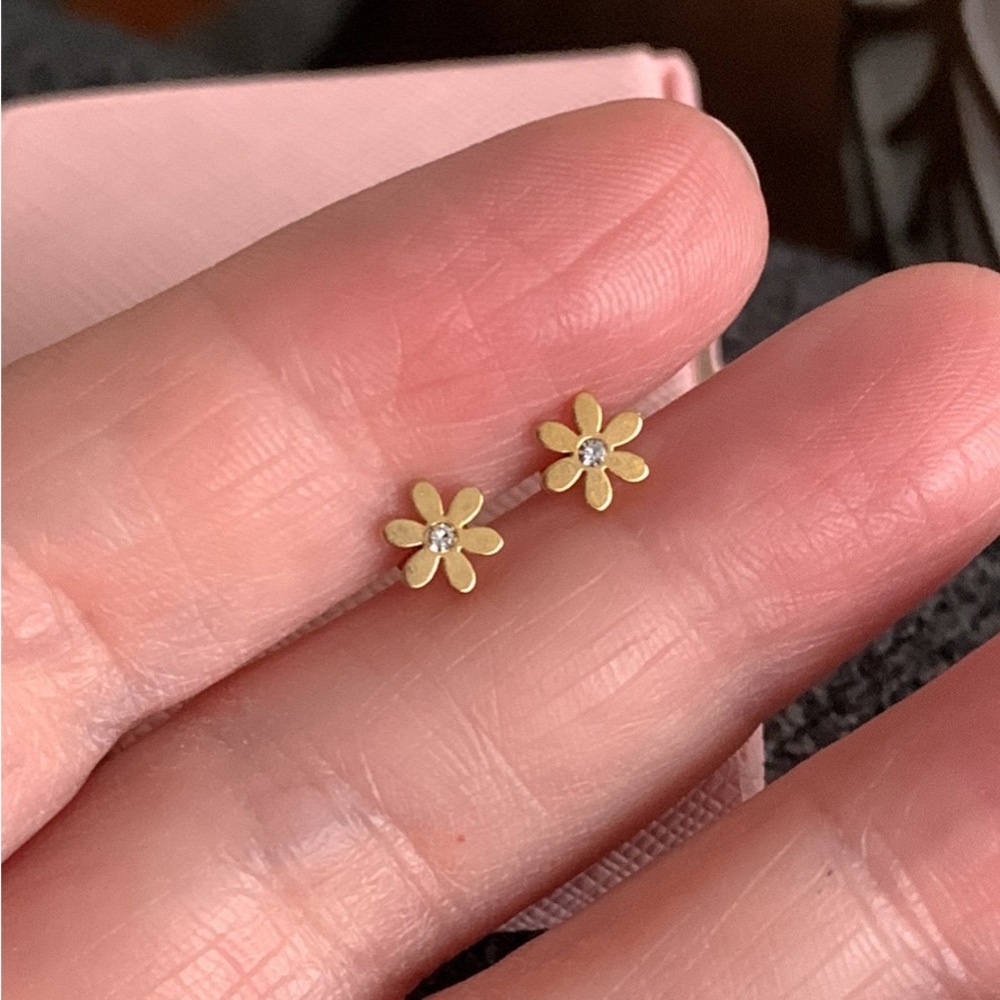 Gold Daisy Stud Earrings